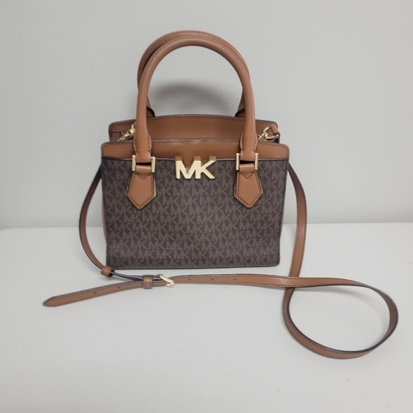 Michael Kors Mott Messenger Crossbody Bag. - Picture 1 of 11